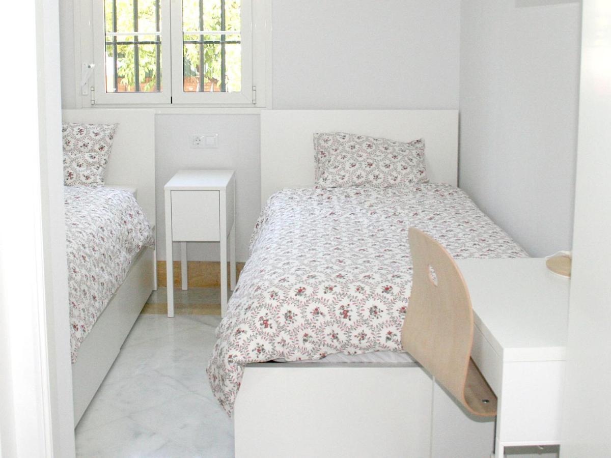 Colegio Mayor Careu - Women Only - University Community Sevilla Bagian luar foto