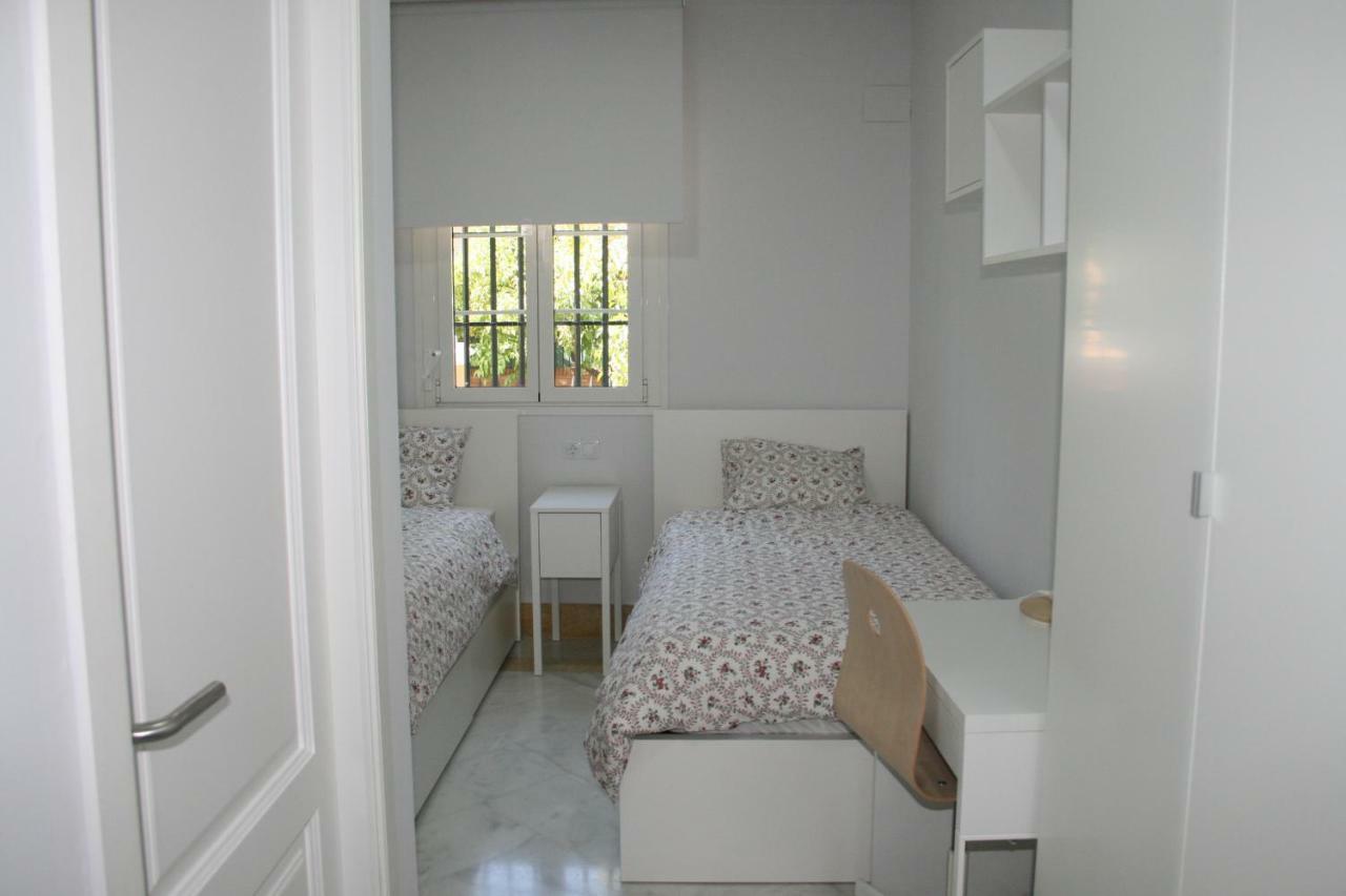 Colegio Mayor Careu - Women Only - University Community Sevilla Bagian luar foto
